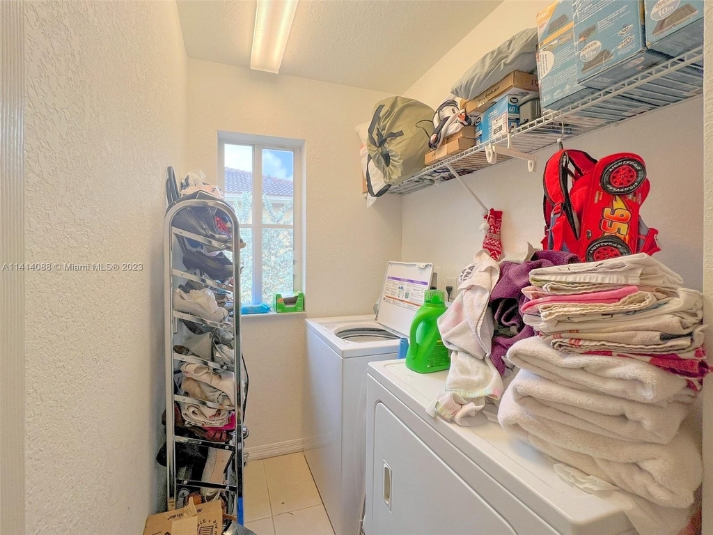 9035 Sw 17th Ct - Photo 11