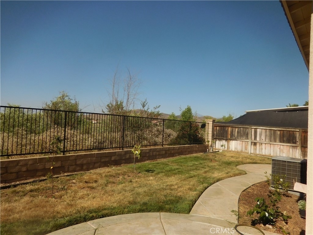 32402 Safflower Street - Photo 23