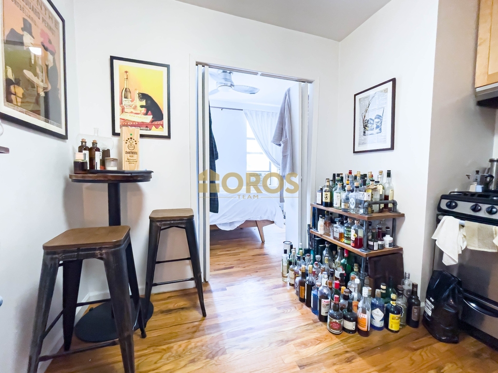 215 East 10th Street - Photo 2