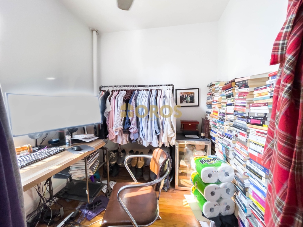 215 East 10th Street - Photo 5