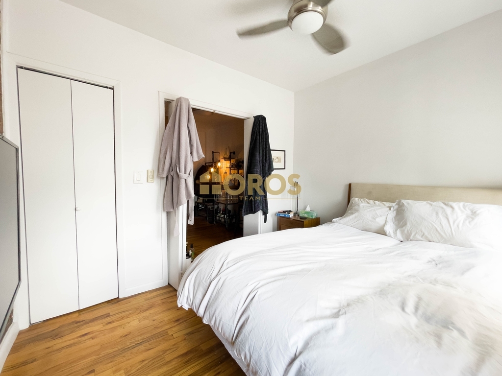 215 East 10th Street - Photo 1