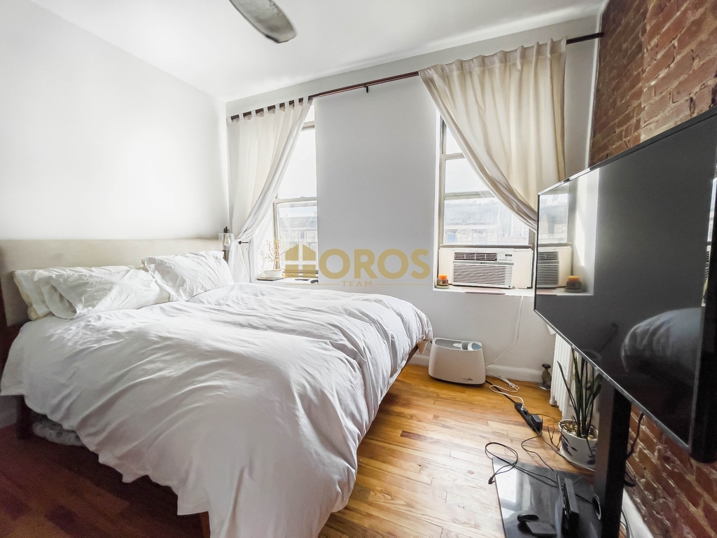 215 East 10th Street - Photo 0