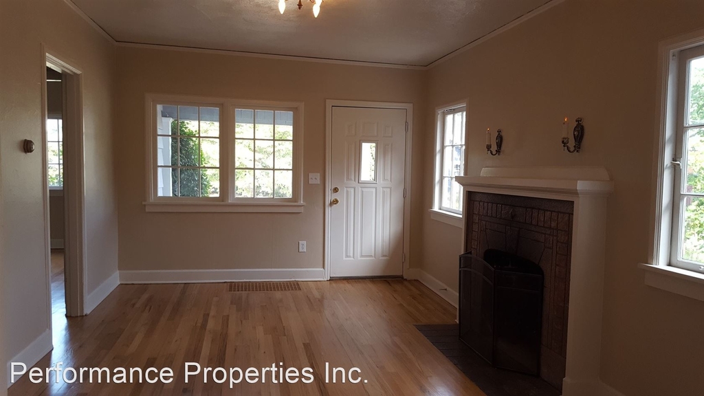 6555 N Greenwich Avenue - Photo 1