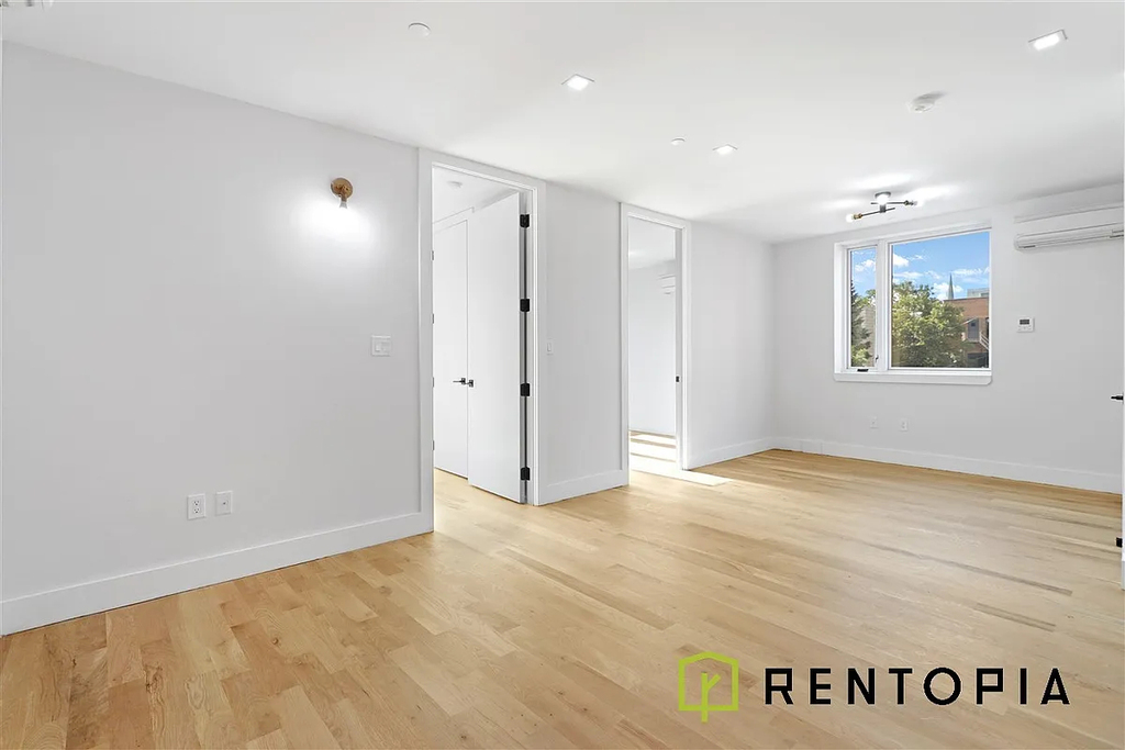 322 Graham Avenue - Photo 2
