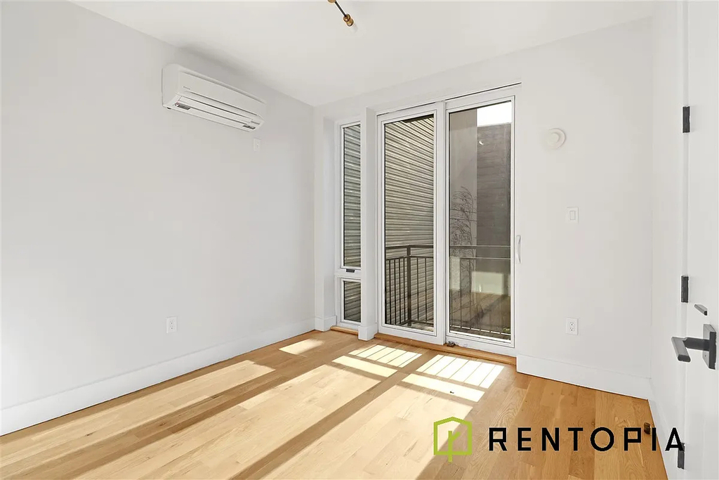 322 Graham Avenue - Photo 4