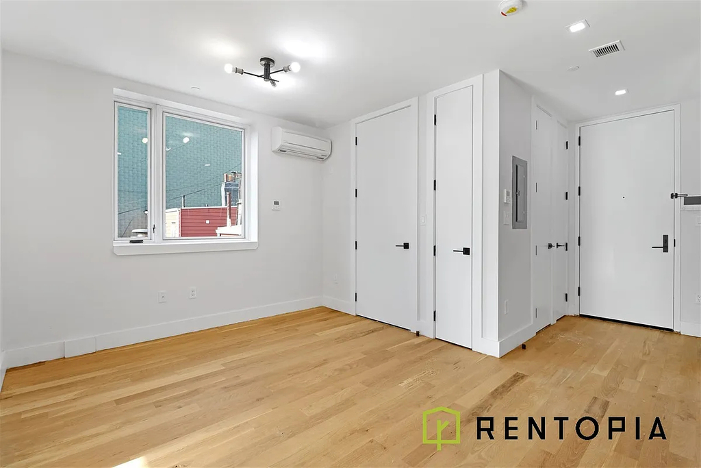 322 Graham Avenue - Photo 3