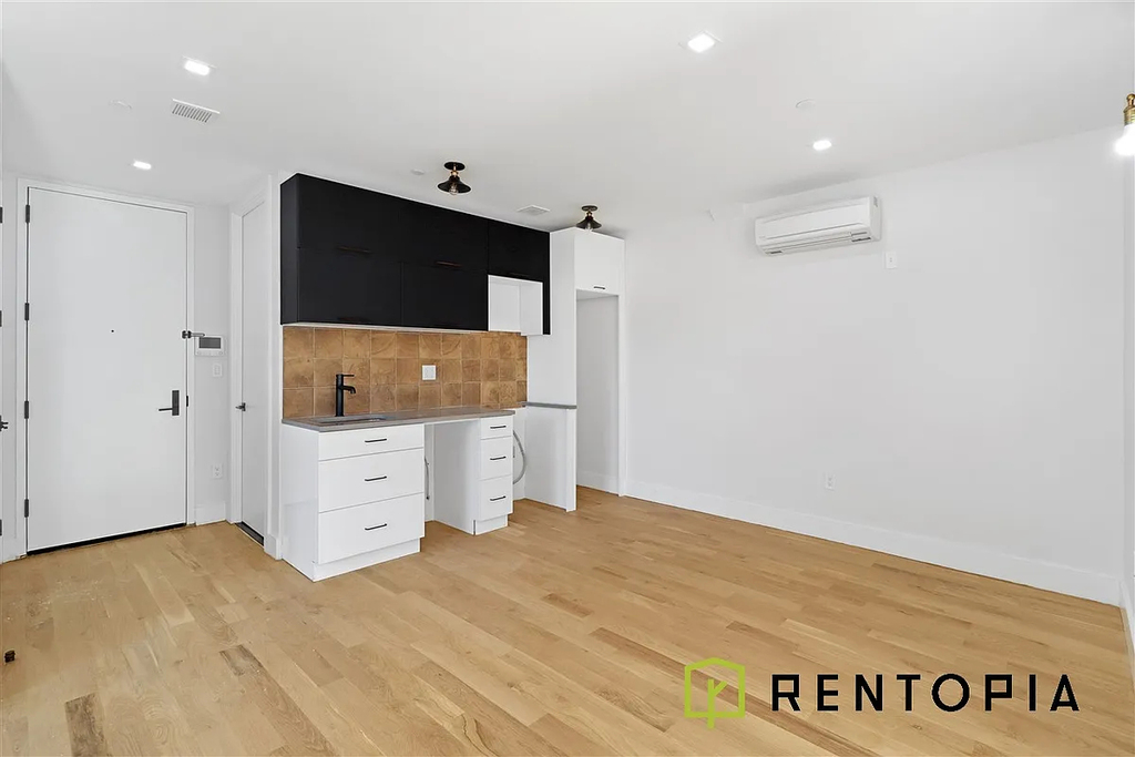 322 Graham Avenue - Photo 1