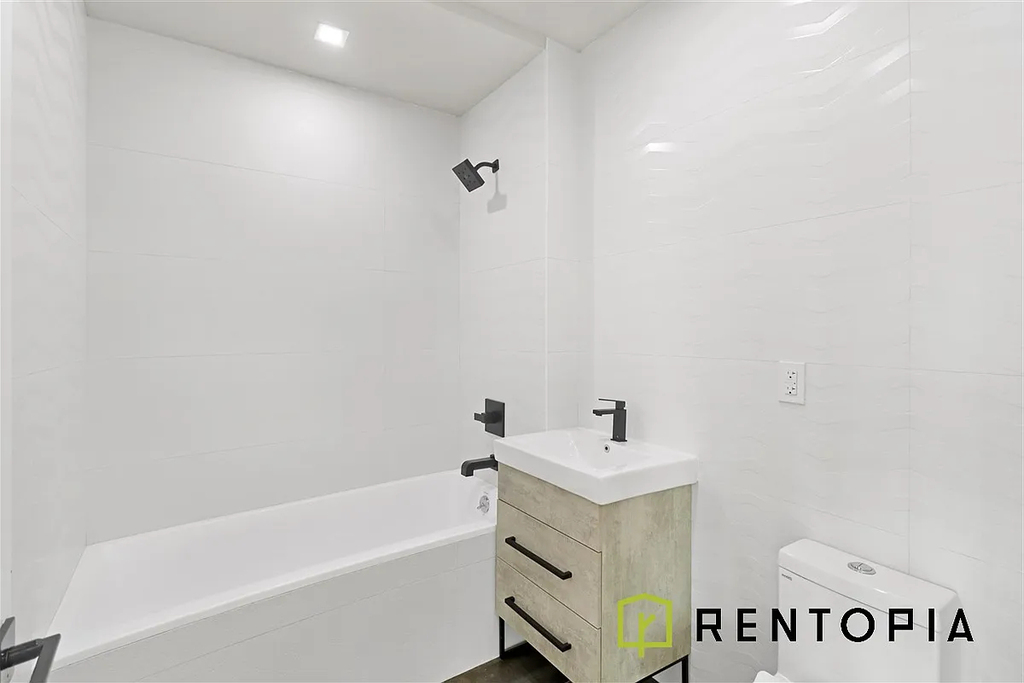 322 Graham Avenue - Photo 5