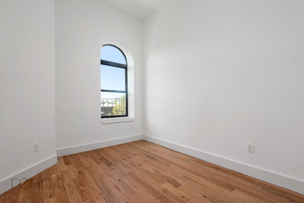 808 Putnam Avenue - Photo 2