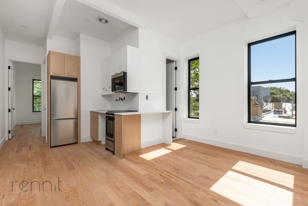 808 Putnam Avenue - Photo 0