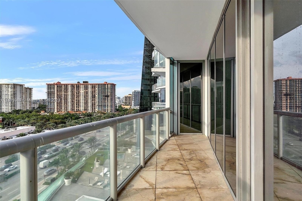 17121 Collins Ave - Photo 33