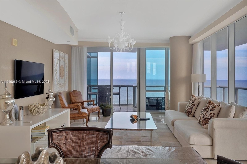 17121 Collins Ave - Photo 5