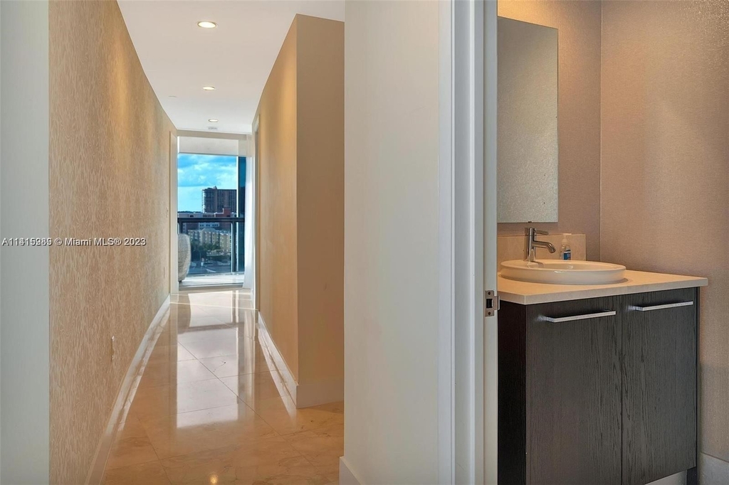 17121 Collins Ave - Photo 23