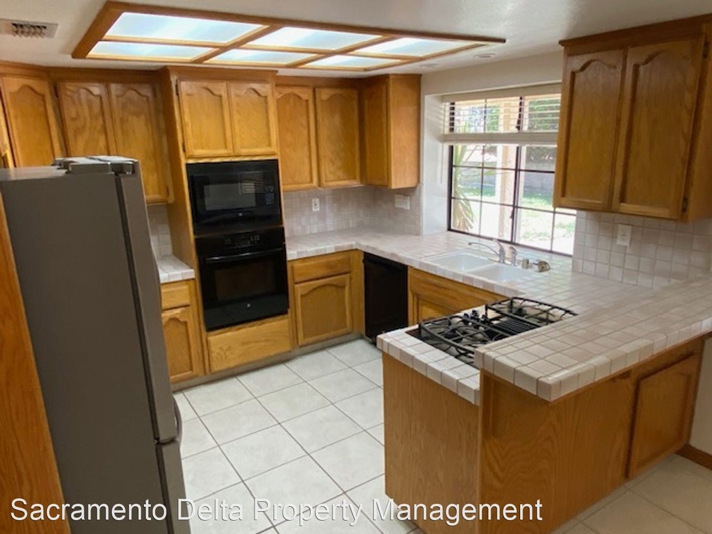 5018 Clairmont Drive - Photo 8