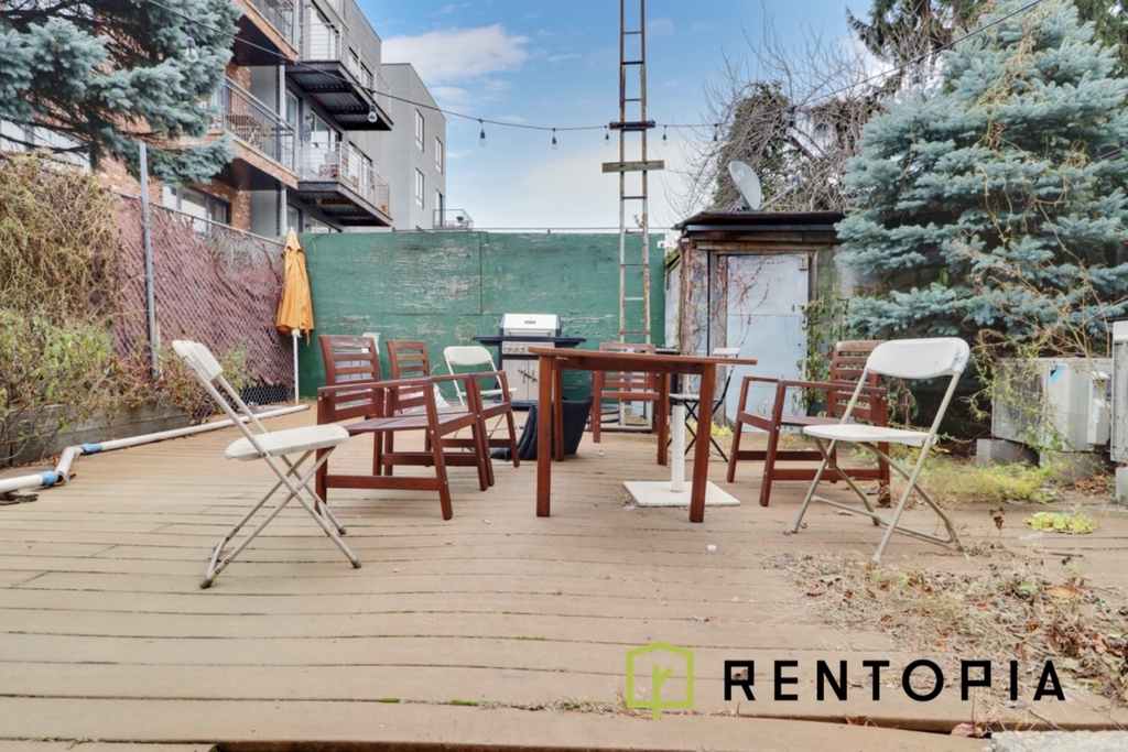 376 Graham Avenue - Photo 7