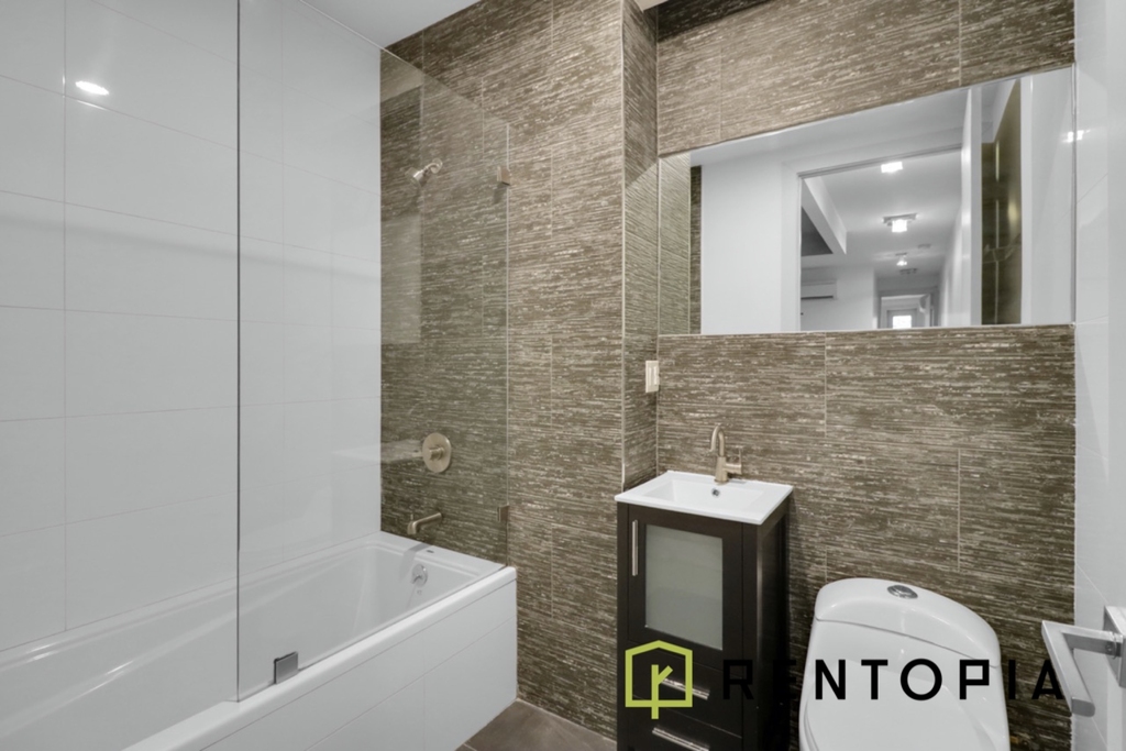 376 Graham Avenue - Photo 5