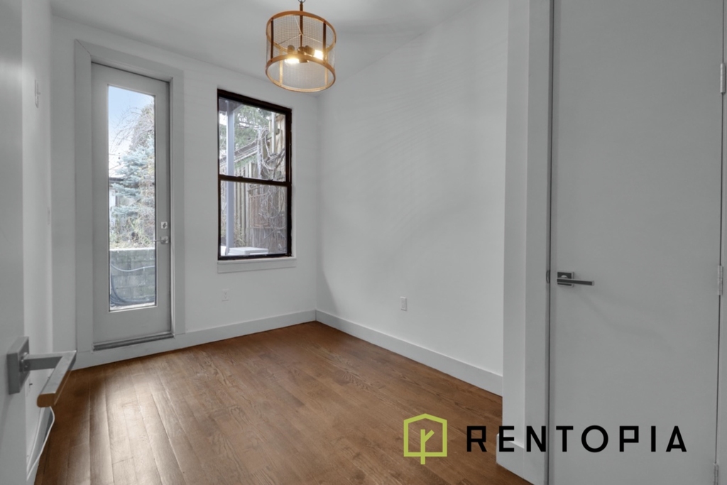 376 Graham Avenue - Photo 4