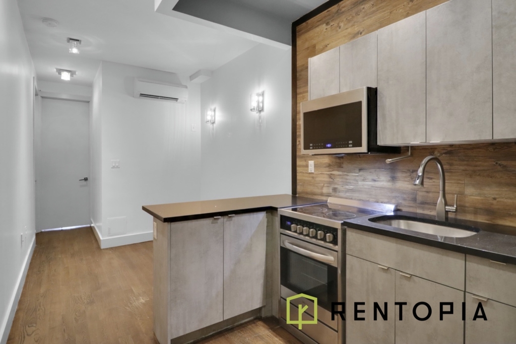 376 Graham Avenue - Photo 1