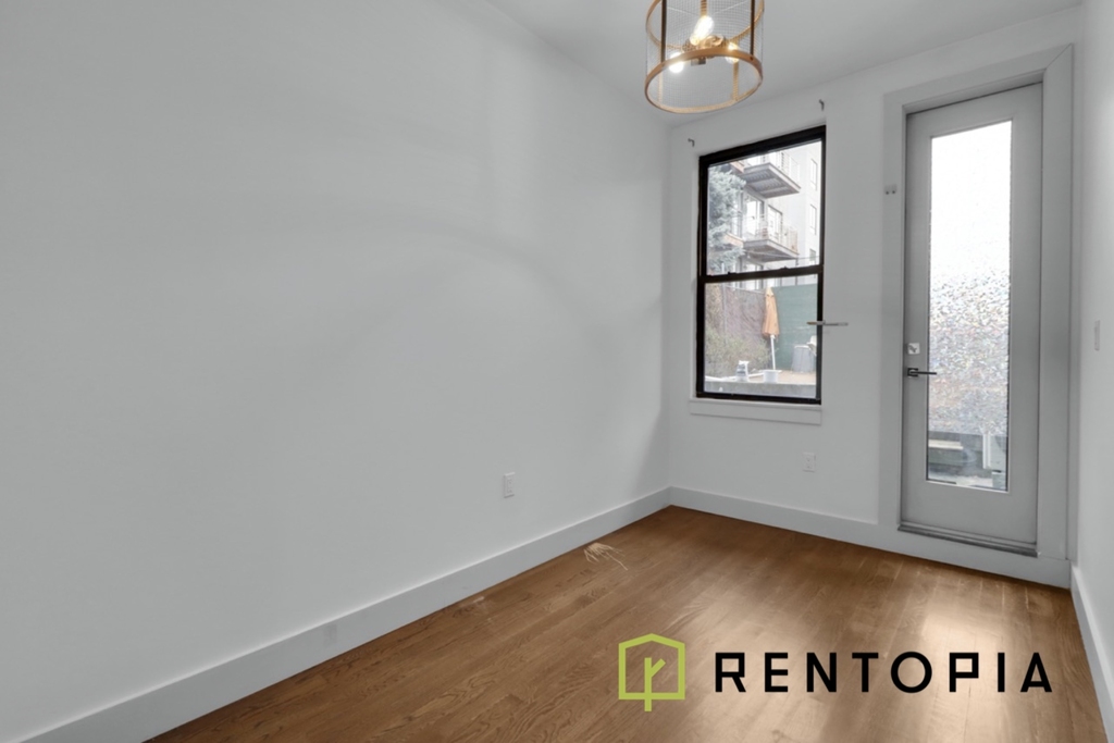 376 Graham Avenue - Photo 3
