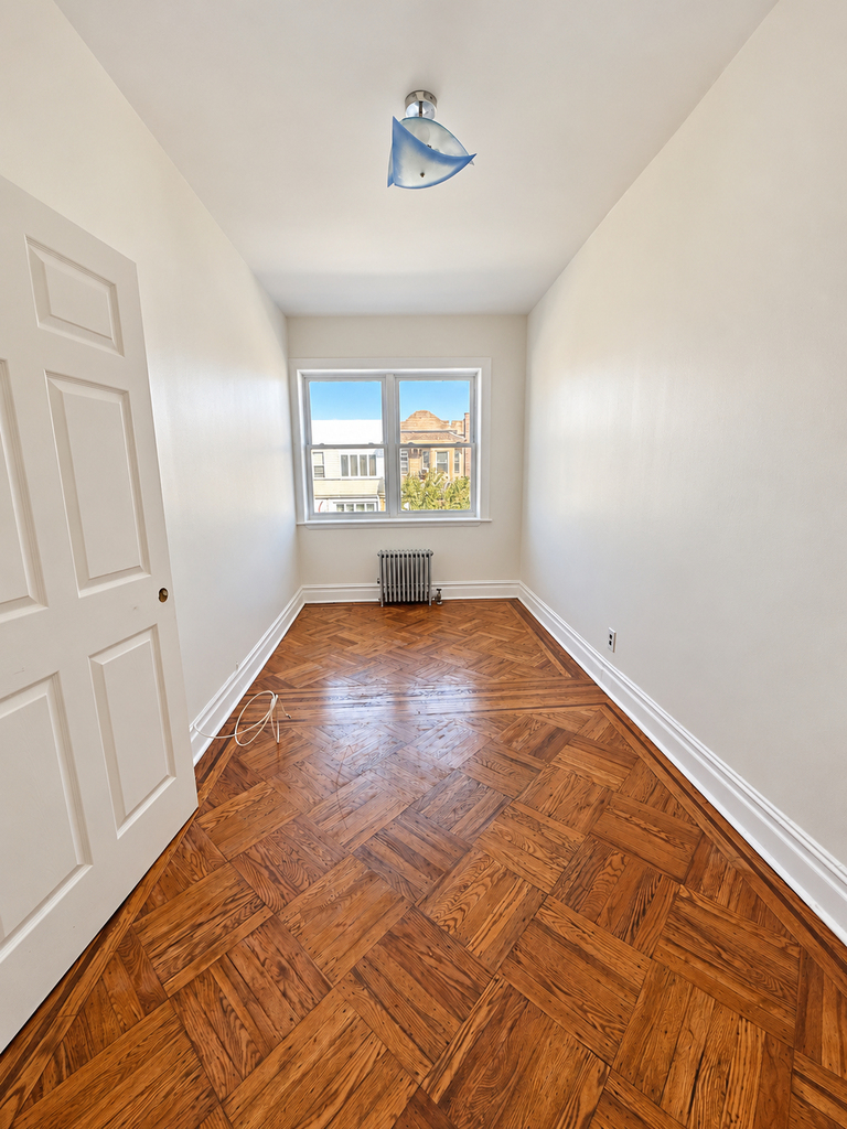 62nd Street and 19th Avenue  - Photo 4