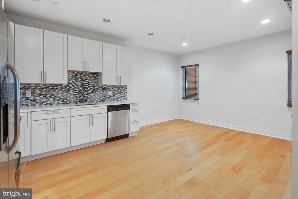 1305 Locust Street - Photo 3