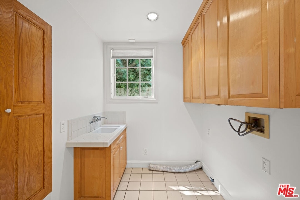 209 21st Pl - Photo 28