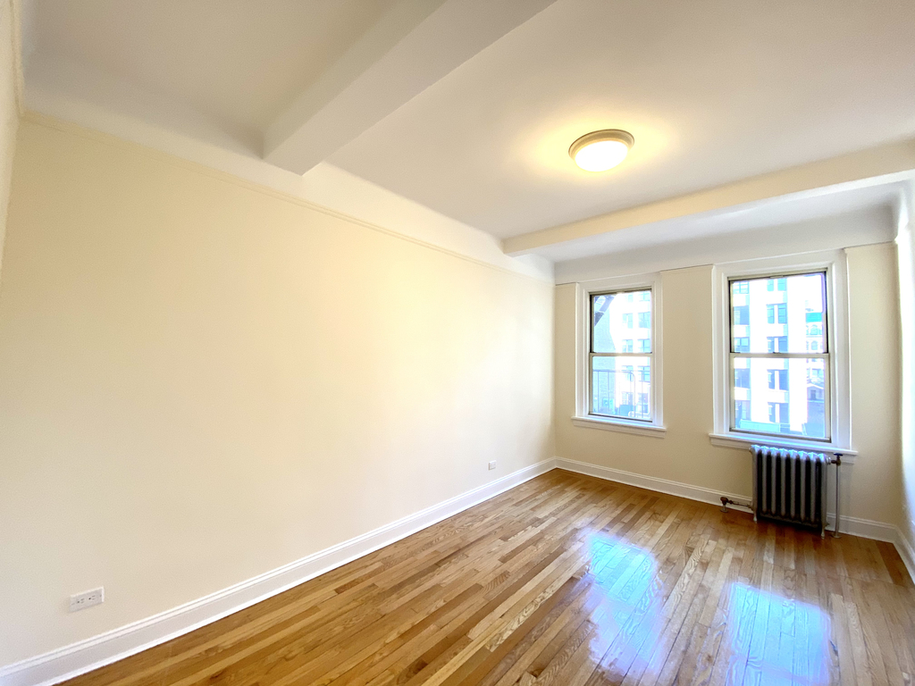 10th & University Place - Photo 5