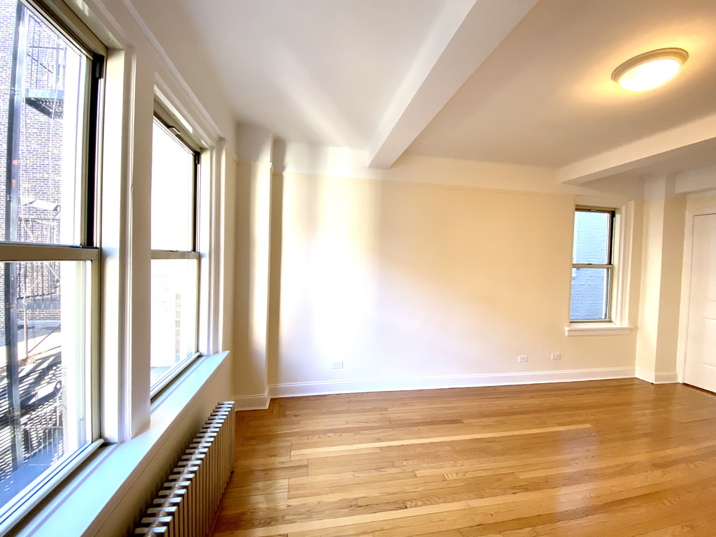 10th & University Place - Photo 1