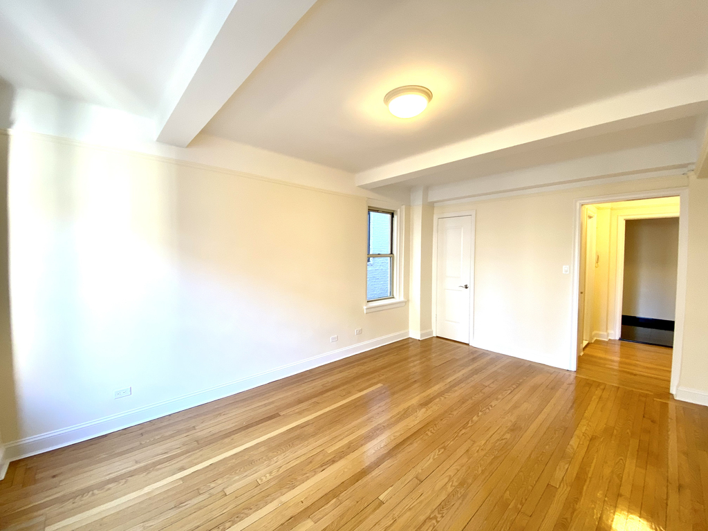 10th & University Place - Photo 4