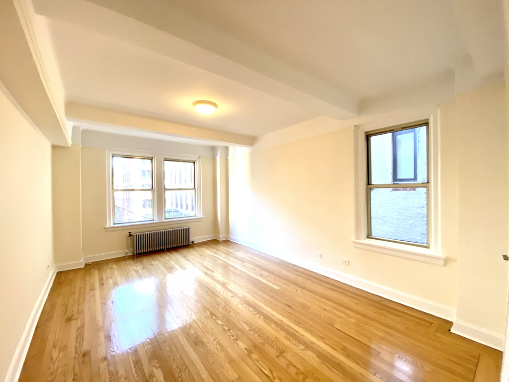 10th & University Place - Photo 0