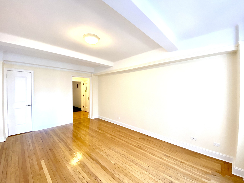 10th & University Place - Photo 3