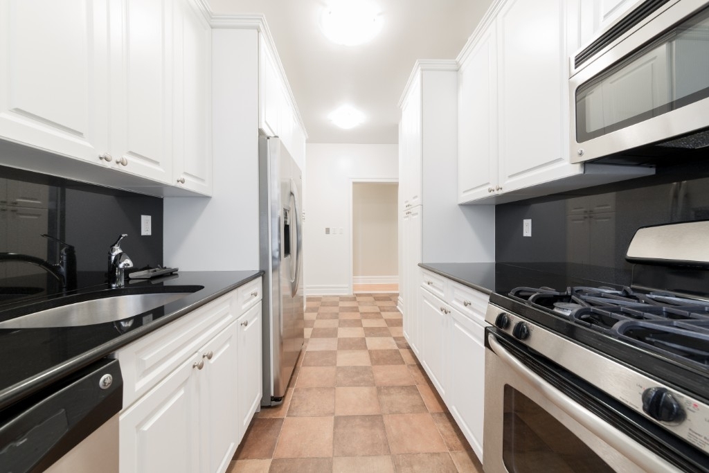  - Photo 2