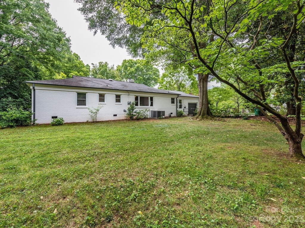 1301 N Sharon Amity Road - Photo 43