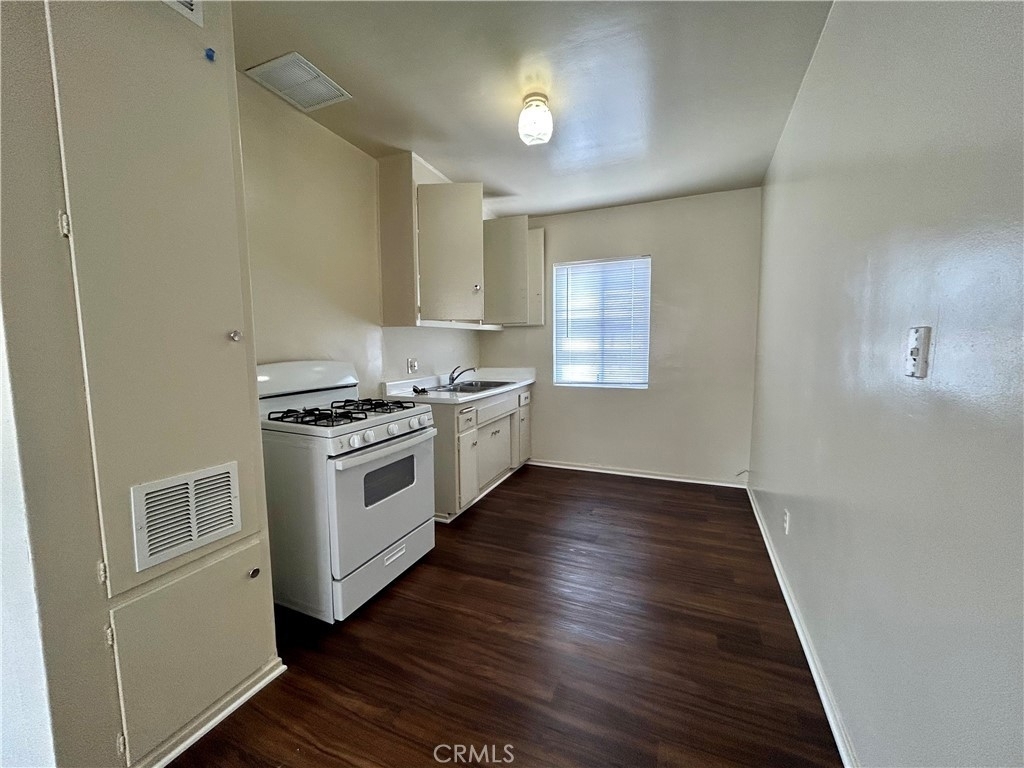 327 W Carson Street - Photo 2