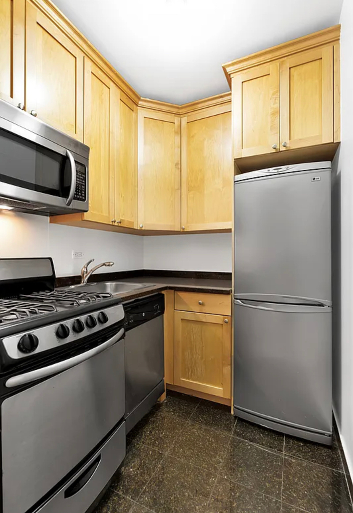 1 Jane Street - Photo 5