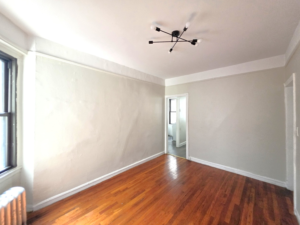 21-15 33rd Street - Photo 4
