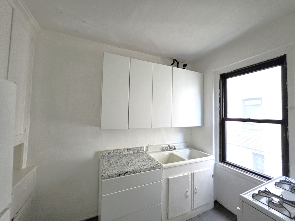 21-15 33rd Street - Photo 1