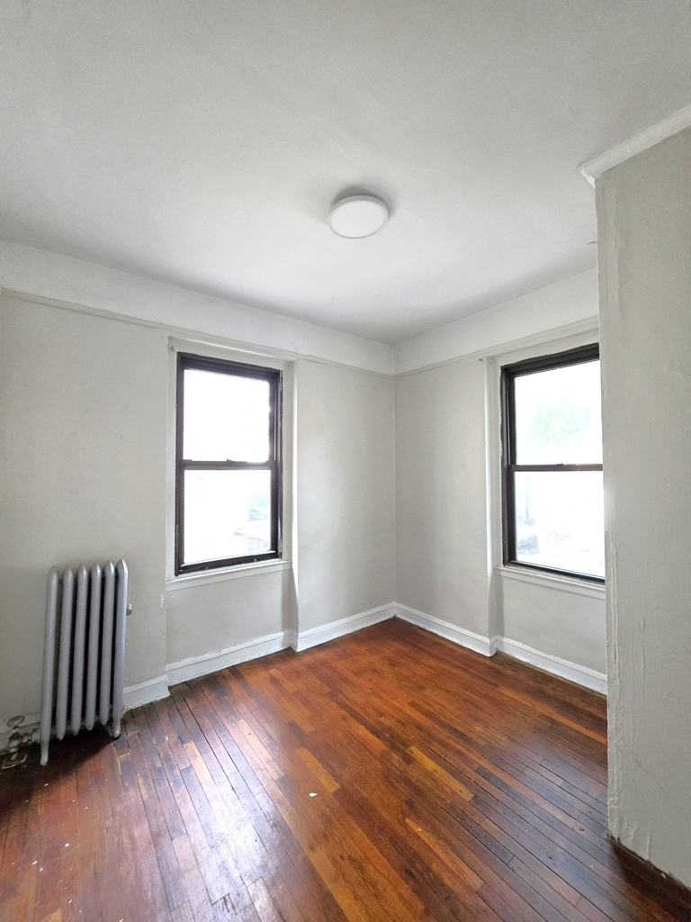 21-15 33rd Street - Photo 5