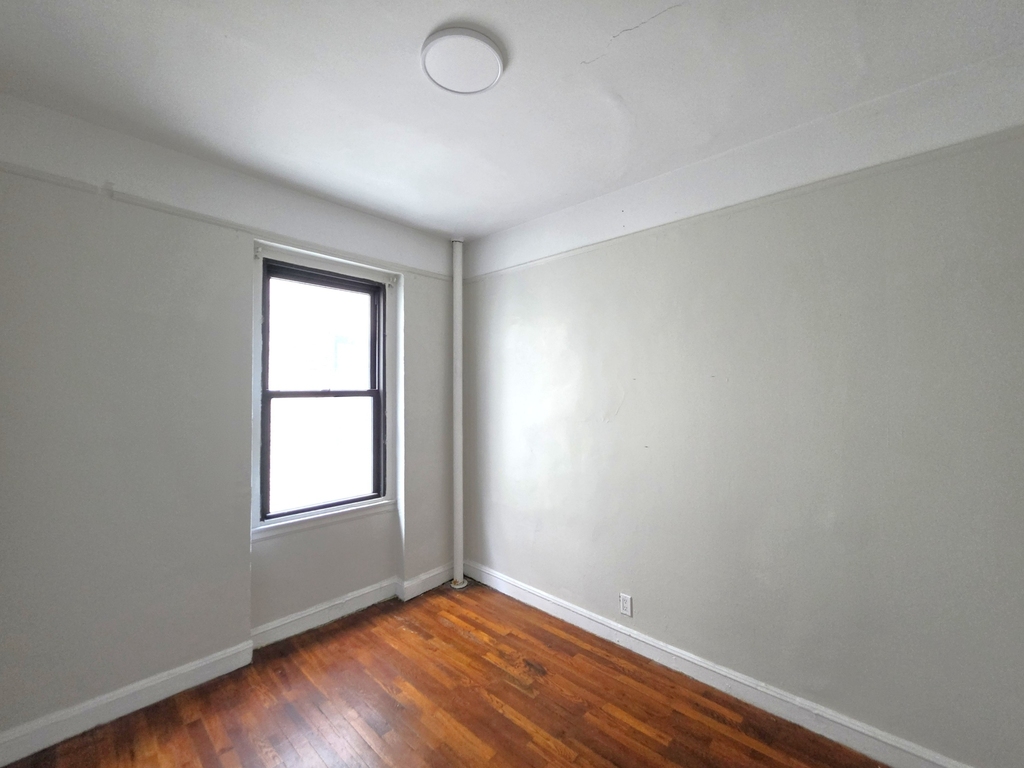 21-15 33rd Street - Photo 7