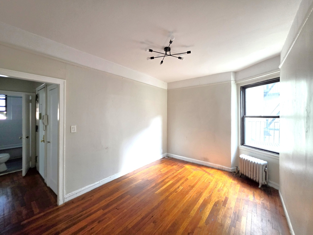 21-15 33rd Street - Photo 3