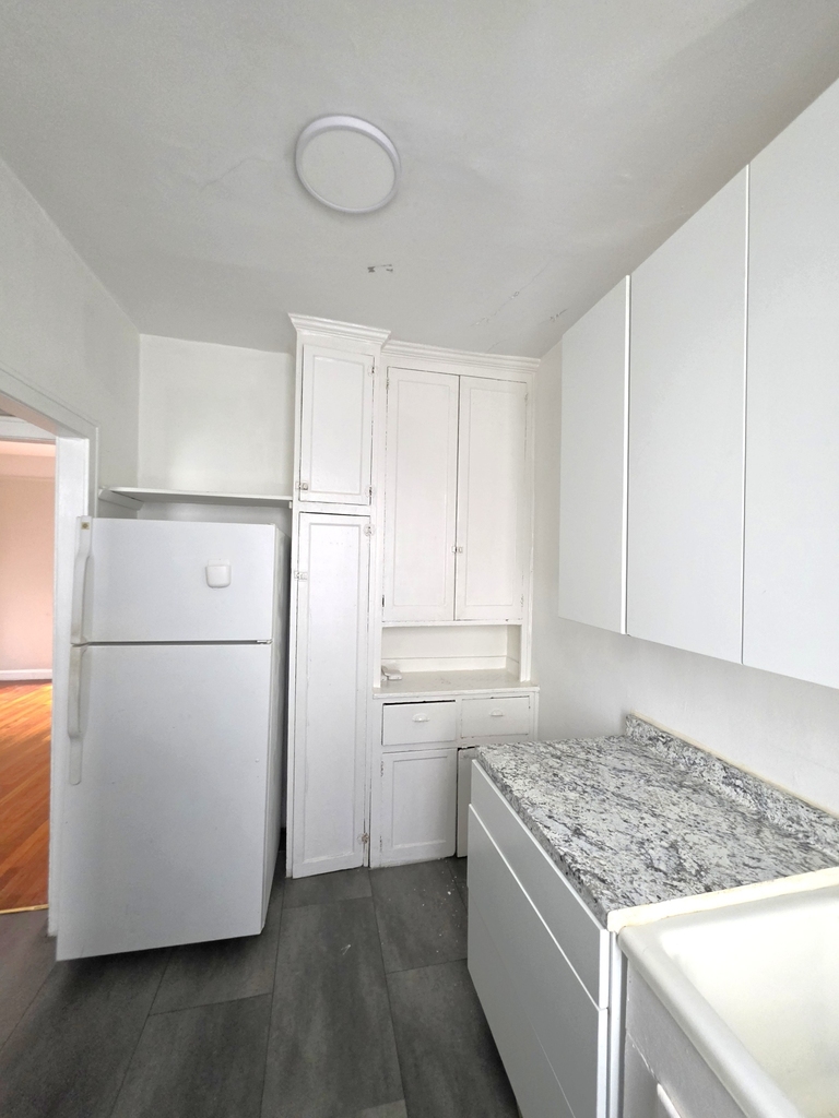 21-15 33rd Street - Photo 2