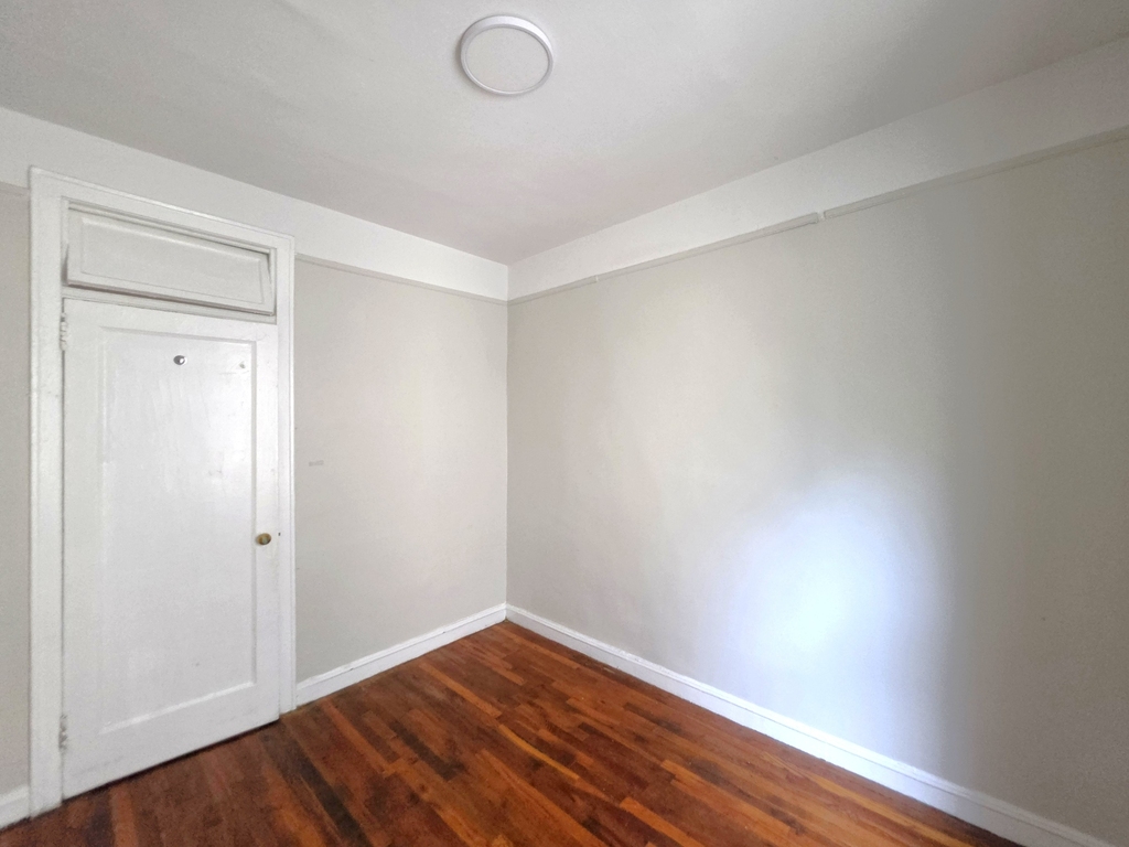 21-15 33rd Street - Photo 9