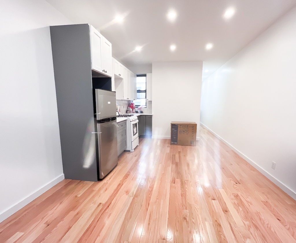 137 West 83rd Street, New York, NY 10024 - Photo 2