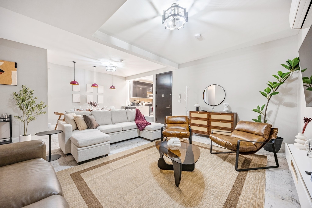 59 Graham Avenue - Photo 0