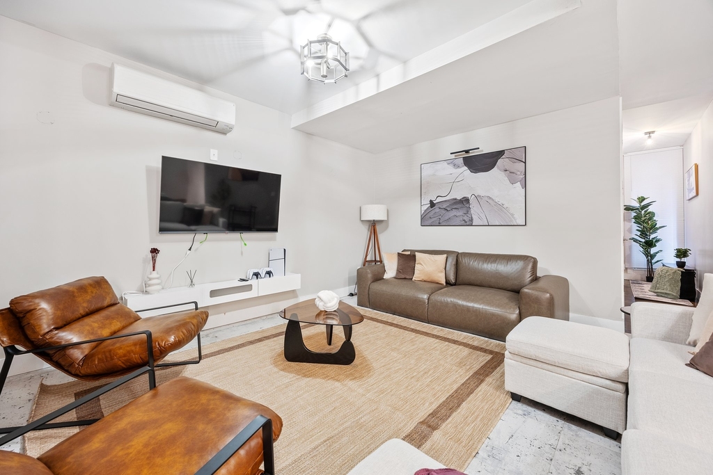 59 Graham Avenue - Photo 1