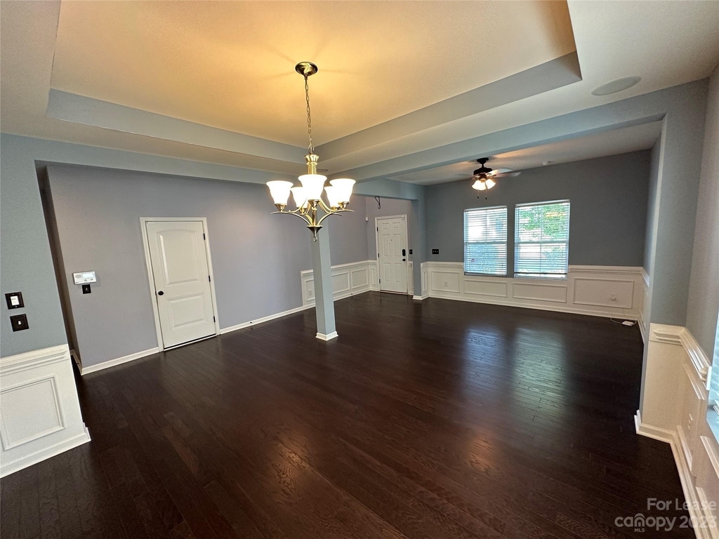 1010 Albany Park Drive - Photo 5