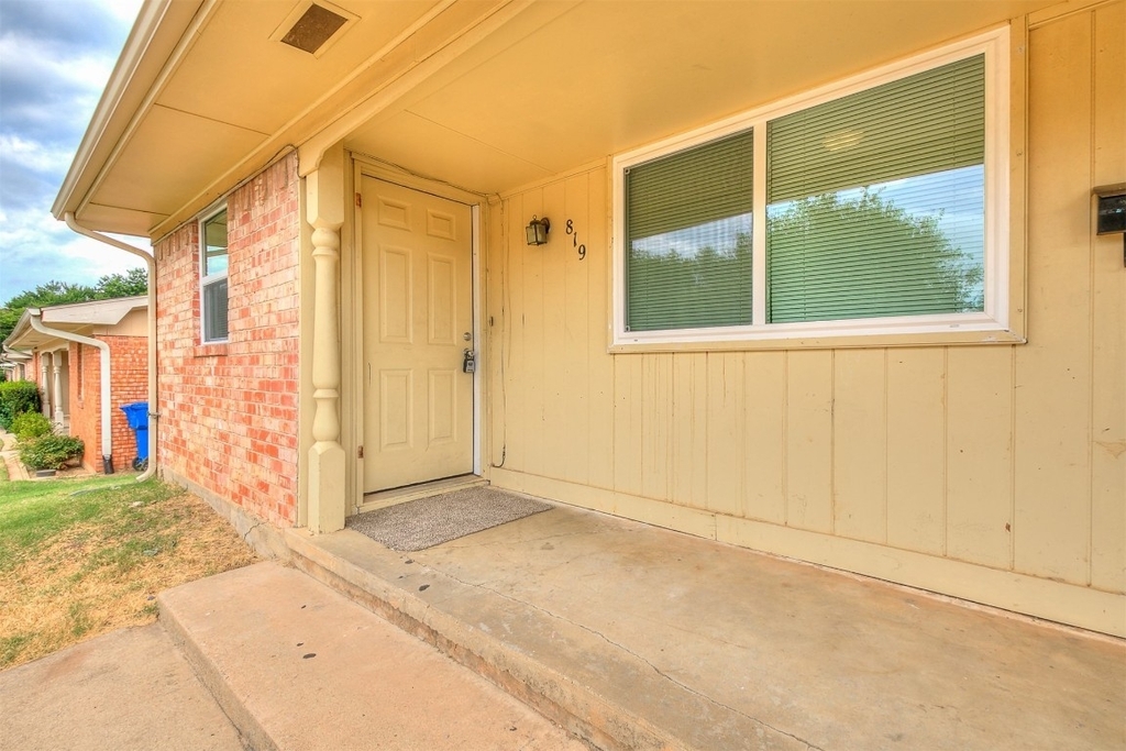 819 Russell Circle - Photo 1