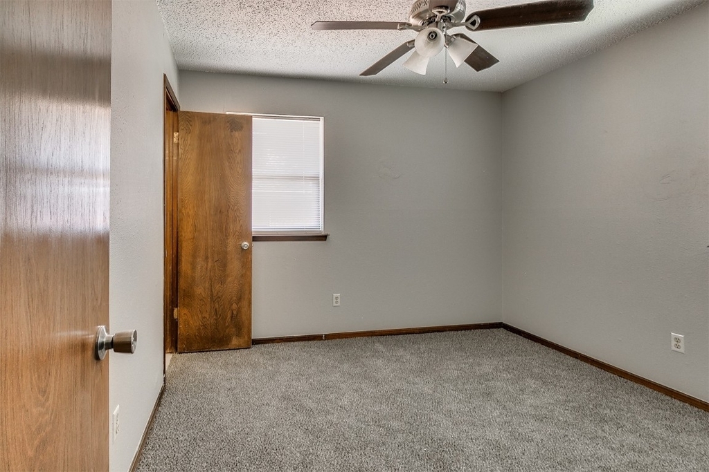 819 Russell Circle - Photo 11
