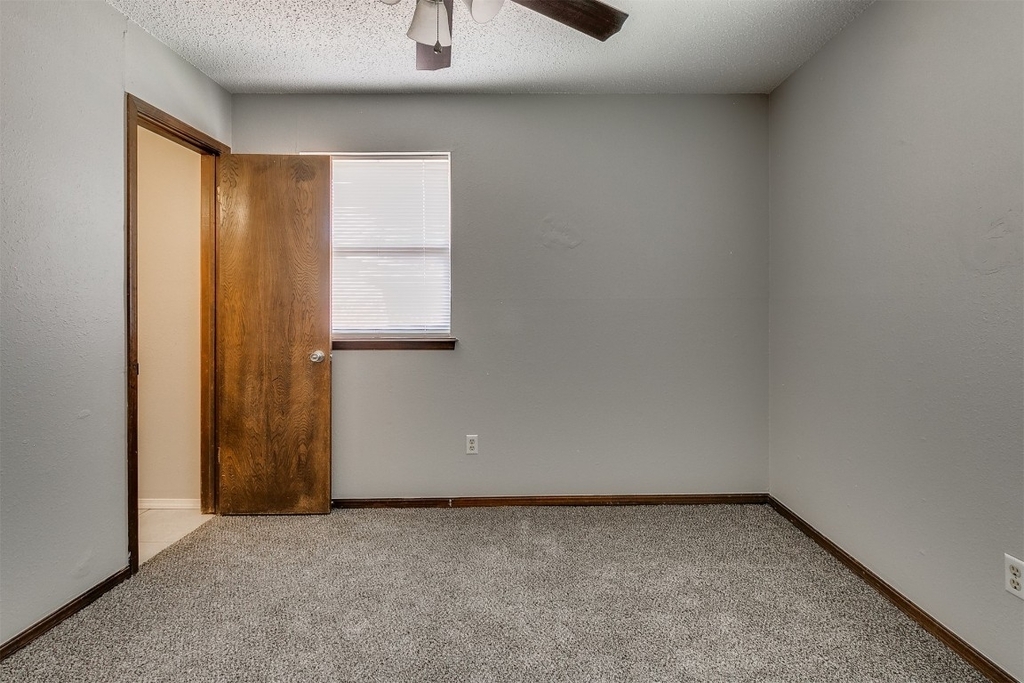 819 Russell Circle - Photo 12