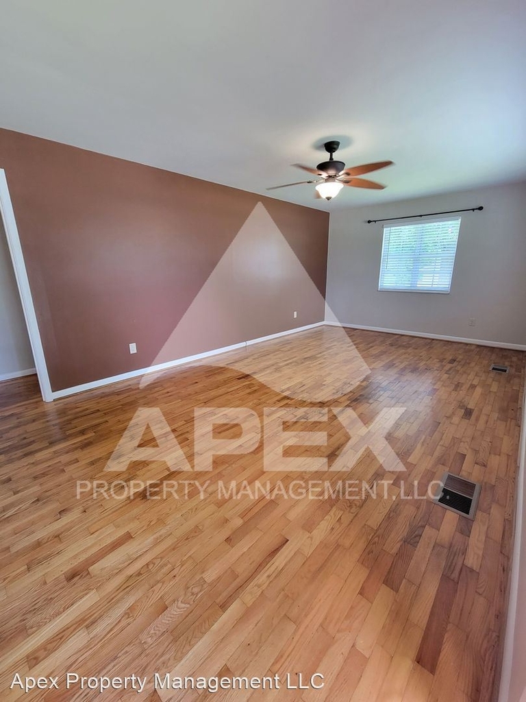 915 Laurie Street - Photo 2